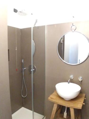 Ένα μπάνιο στο Grey Design Suite