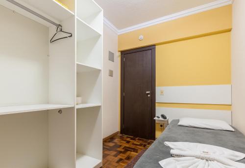 Katil atau katil-katil dalam bilik di Tri Hotel Criciúma