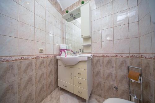 Bilik mandi di Apartment Stara kuća