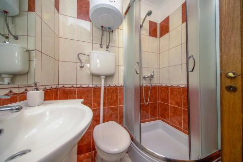 Bilik mandi di Apartment Stara kuća