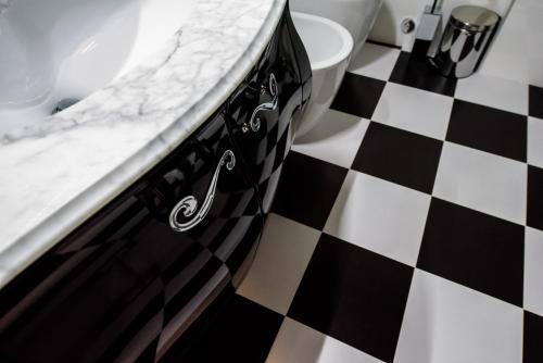 Una cocina o zona de cocina en Marie Claire Apartments & Spa
