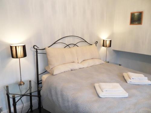 A bed or beds in a room at Big Sky Guest House- ROOM ONLY 