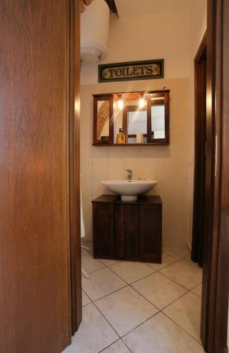 a bathroom with a sink and a mirror at Happy Flat in Riparbella