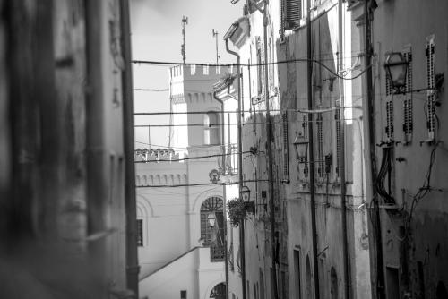 a black and white photo of an alley with buildings at Luxury Relais Cuore Sabino in Stimigliano