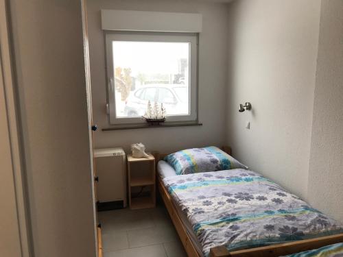 Cama o camas de una habitación en OstseeStrandHuus, einzigartige Seelage