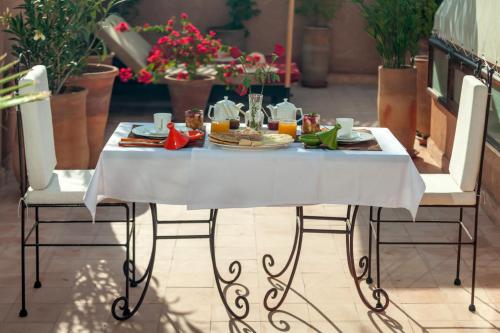 Nápoje v ubytování Riad Dar Yema