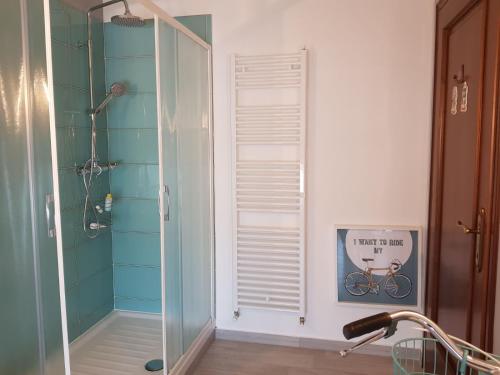 Un baño de B&B Books & Bikes