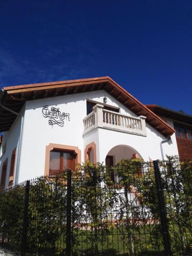 Το κτήριο όπου στεγάζεται  το bed & breakfast