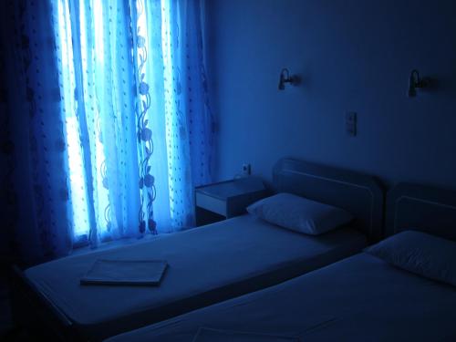 Postel nebo postele na pokoji v ubytování Anthemis Rooms