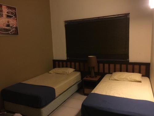 Кровать или кровати в номере Bestari Homestay @ Gold Coast Morib