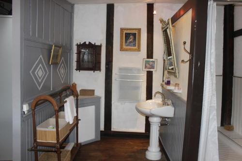 Phòng tắm tại Le Relais de La Myrpe