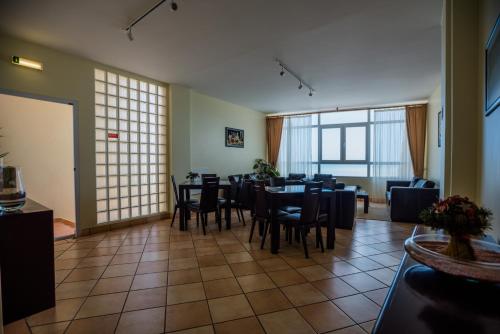 a dining room with a table and chairs in it at Hotel Costa Linda in Porto da Cruz