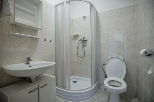 Salle de bains dans l'établissement Hotel Bobr