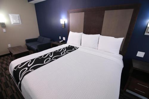 Cama o camas de una habitación en Home Inn and Suites Memphis