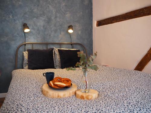 Posteľ alebo postele v izbe v ubytovaní Apartament z widokiem w centrum Starego Miasta