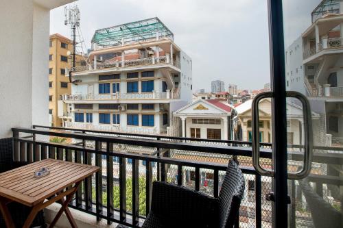 Afbeelding uit fotogalerij van White Residence Hotel & Apartment in Phnom Penh