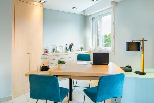 TV a/nebo společenská místnost v ubytování Aparthotel Adagio Access Paris Porte De Charenton