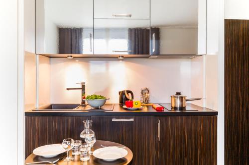 Una cocina o cocineta en Adagio Grenoble Centre