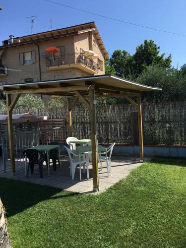 a wooden gazebo with tables and chairs in a yard at B&B Dolce Sogno in SantʼElpidio a Mare
