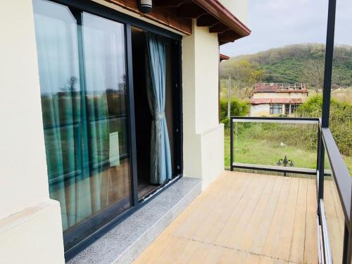 Nespecifikovaný výhled na hory nebo výhled na hory při pohledu z hotelu
