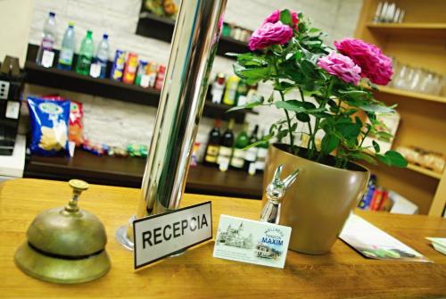 a counter with a flower vase and akeep sidx sidx sidx at Wellness penzión Maxim in Bojnice