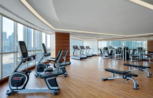 Fitness centrum a/nebo fitness zařízení v ubytování Radisson Blu Hotel, Dubai Waterfront