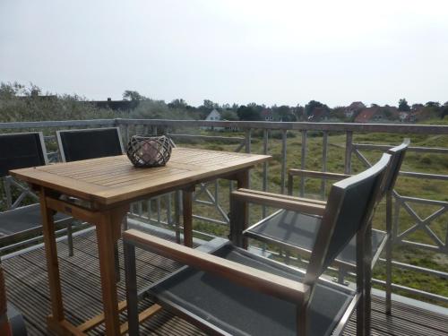 Loft 270° im Kapitänshaus Wangeroogeにあるバルコニーまたはテラス