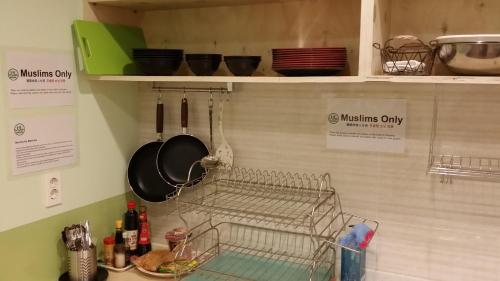 Кухня или мини-кухня в You&I Guesthouse
