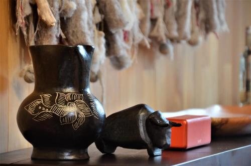 a black vase sitting on top of a table at andBeyond Vira Vira in Pucón