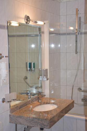 
Ein Badezimmer in der Unterkunft Atel Hotel Lasserhof
