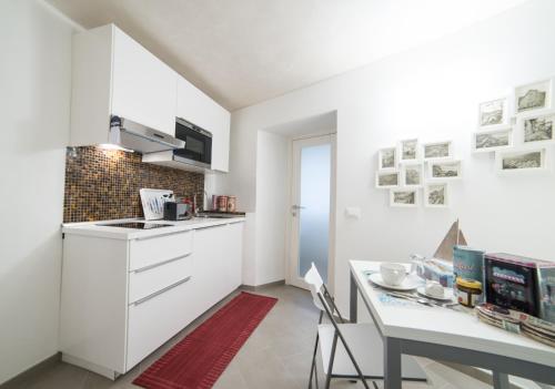 Dapur atau dapur kecil di 330 Holiday Apartments Manarola