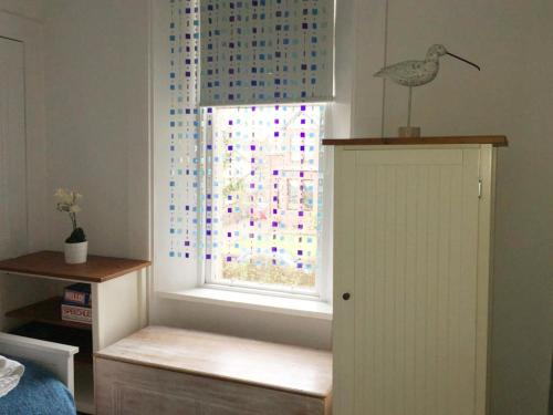 a room with a window with a bird on a window sill at Bishopton Apartment, near Glasgow in Bishopton