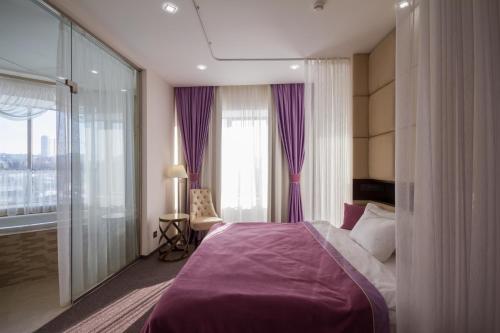 Кровать или кровати в номере Апарт-Отель «Республика»