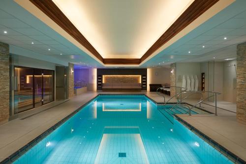 
a large swimming pool in a large room at The Landmark London in London
