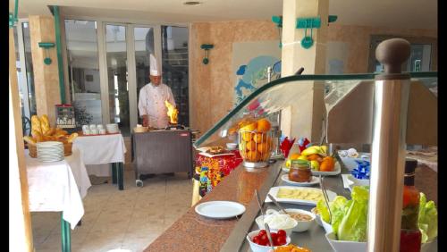 a kitchen with a table with food on it at Hotel Djerba Orient in Mezraya