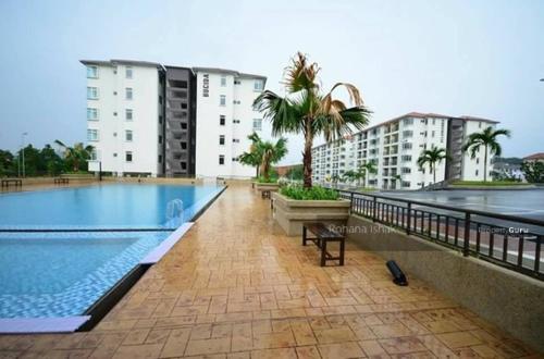 a large swimming pool on top of a building at Ijanina Homestay in Bandar Puncak Alam