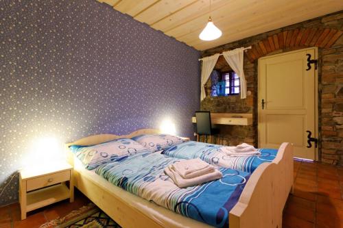 Postel nebo postele na pokoji v ubytování Porčův mlýn
