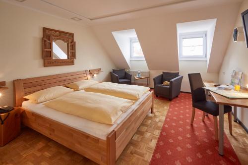 Säng eller sängar i ett rum på Hotel Restaurant Lindenhof