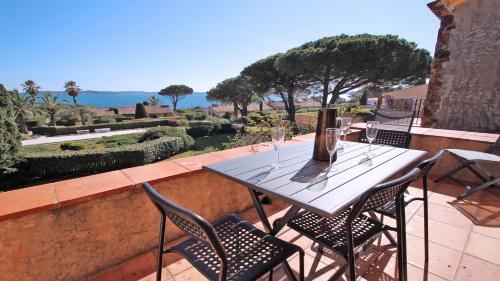Appartement 3 chambres face à la plage avec superbe vue mer et piscine dans la résidence El Cantarello - Sainte Maxime