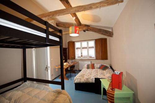 a bedroom with a bunk bed and a desk at Liberi Mercanti - guest house affittacamere in Lucca