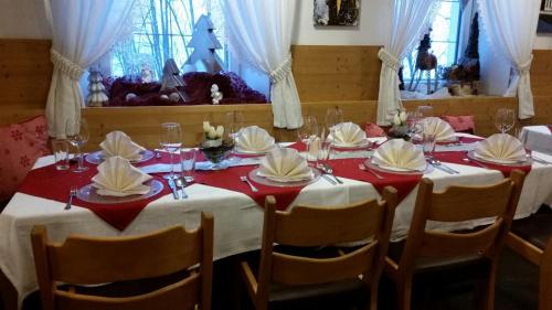 Un restaurante o sitio para comer en Gasthaus Vinaders