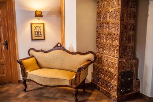 a chair sitting in a room next to a fireplace at Pensjonat Dom Zegarmistrza in Bogatynia