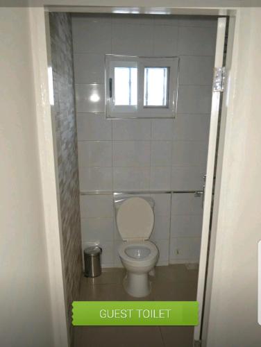 Ένα μπάνιο στο Drammeh's Villa