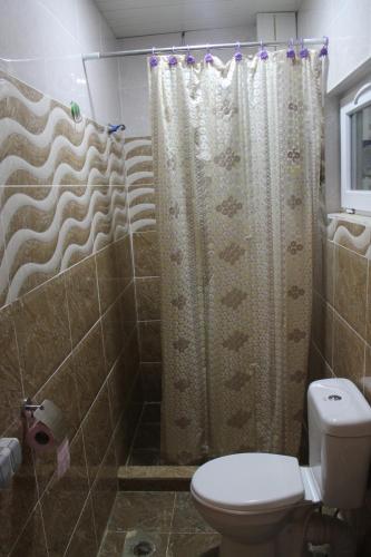 Un baño de LAILA Guest House