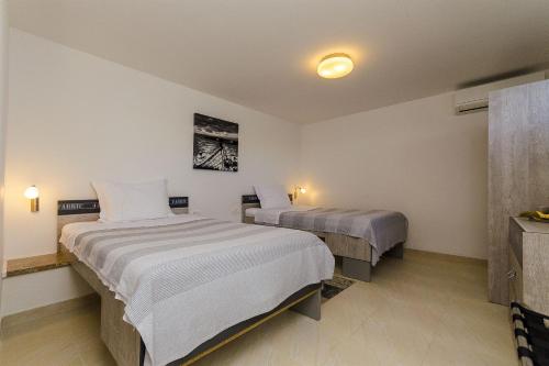 En eller flere senge i et værelse på Apartment Mirjana