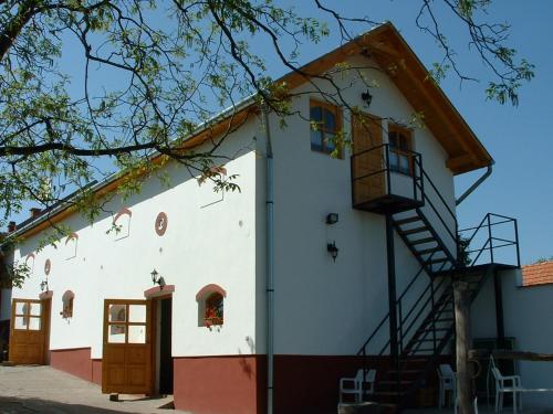Nyerges Lovasudvar 3413 Cserépfalu, Kossuth u. 23 kép - 3