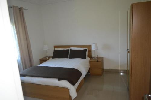 Ένα ή περισσότερα κρεβάτια σε δωμάτιο στο Drammeh's Villa