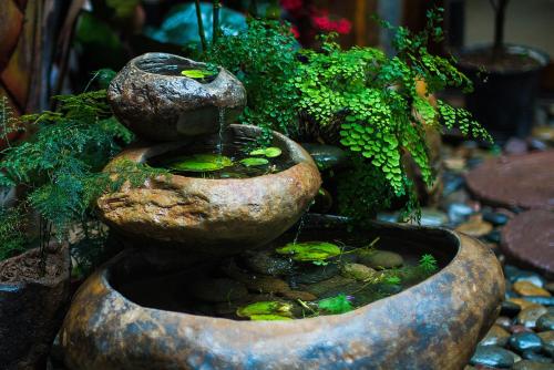 Taman di luar Yunlu Lianxin Guesthouse