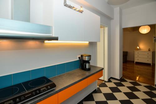 Athens' heart Syntagma metro apartment