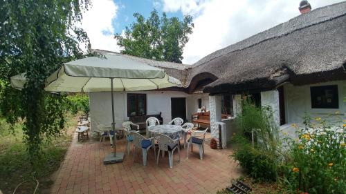 Gallery image of Szigligeti Nádfedeles in Szigliget